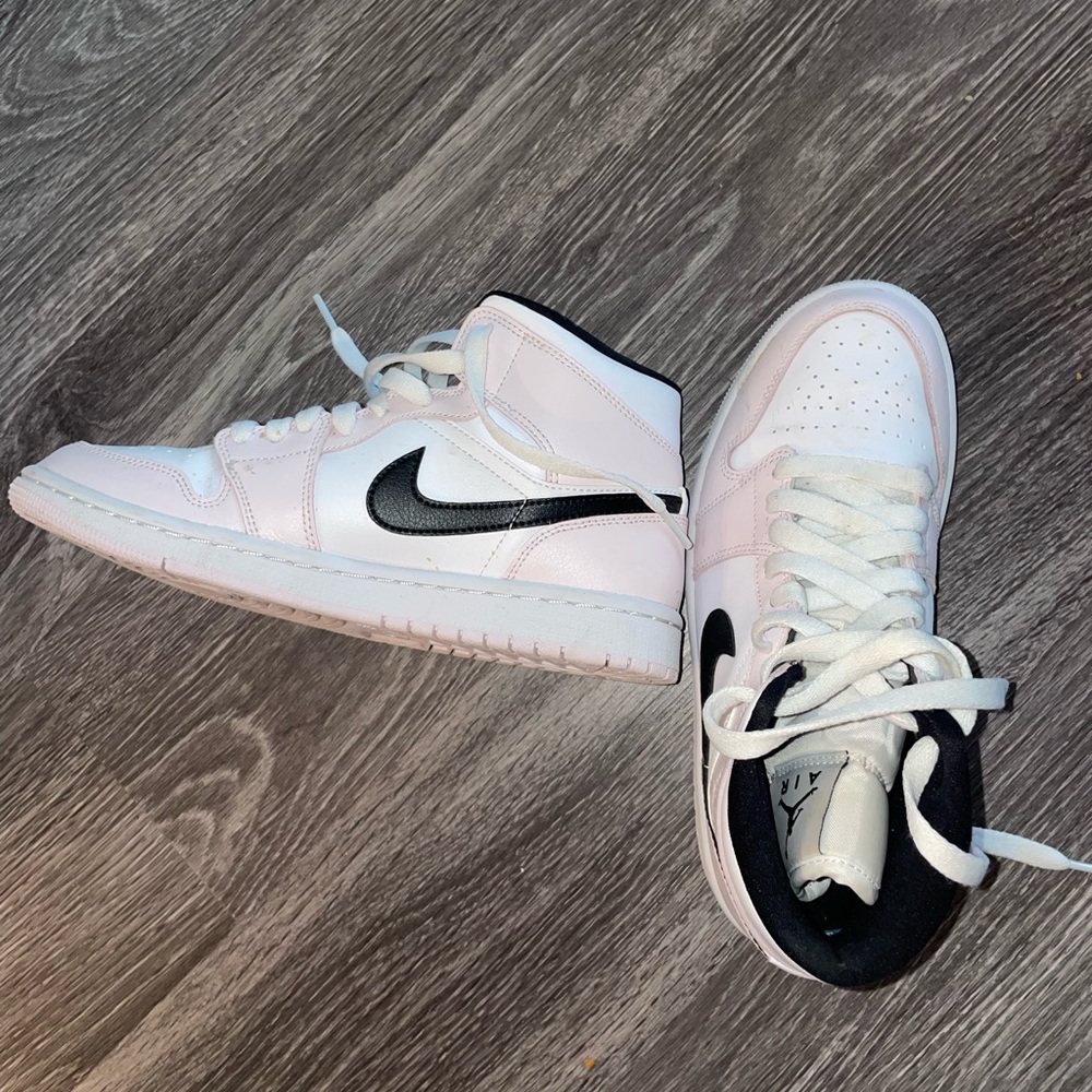 Air Jordan 1 in Dusty Rose